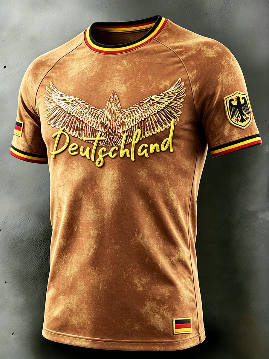 Herren-Caféfarbenes, lässiges T-Shirt im deutschen Vintage-Print mit fallenden Schultern