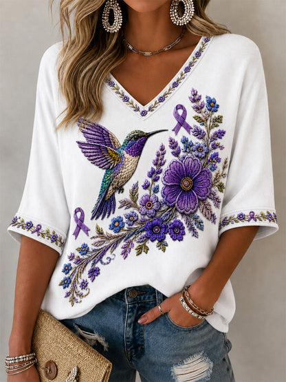 Damen-T-Shirt mit violetter Blumen- und Kolibri-Print-Aufschrift zur Sensibilisierung für Alzheimer, V-Ausschnitt