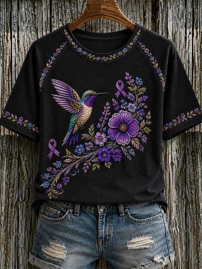 Damen-T-Shirt in Lila mit Blumen- und Kolibri-Print zur Sensibilisierung für die Alzheimer-Krankheit