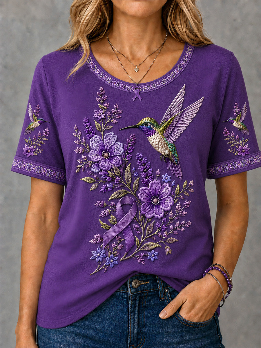 Damen-T-Shirt in Lila mit Blumen- und Kolibri-Print zur Sensibilisierung für die Alzheimer-Krankheit